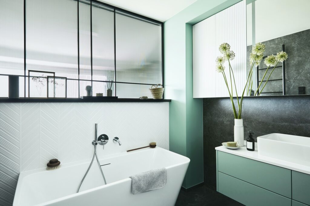 Stylish and creative minimalistic small bathroom interior design