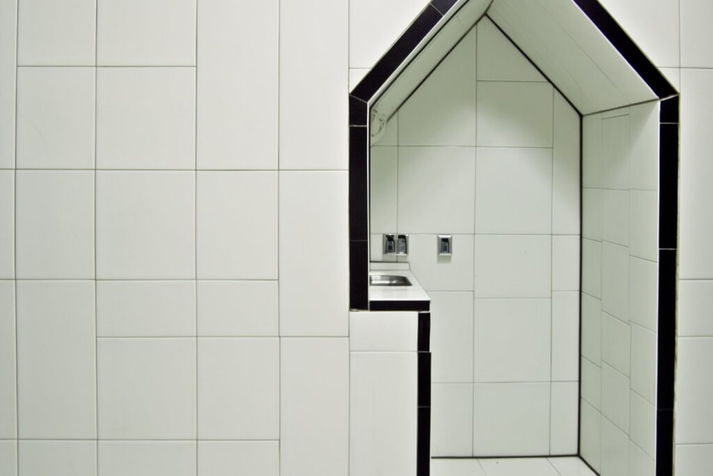 Optimiser l’aménagement d’une salle de bain de 4m2 sans WC